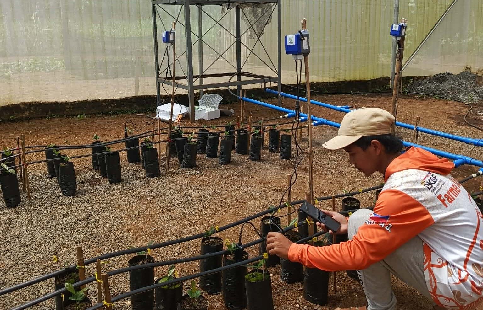 farmer scientist using iot system 3
